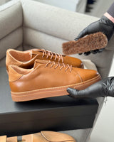 Sneakers VS Cognac
