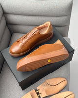 Sneakers VS Cognac
