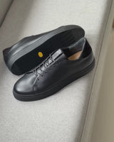 Sneakers VS Black