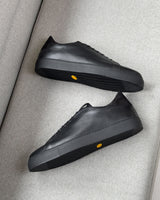 Sneakers VS Black
