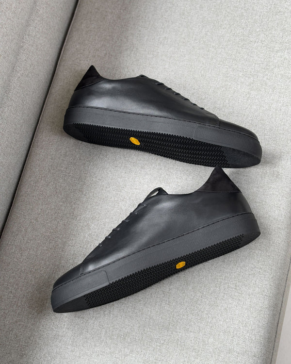 Sneakers VS Black